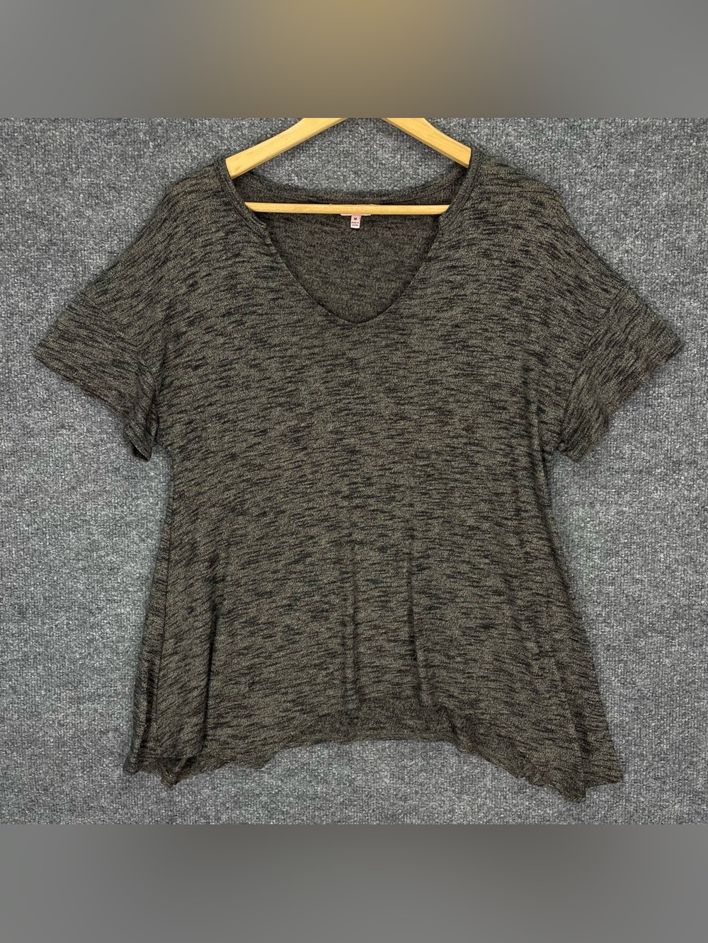 Juicy Couture Top Women’s M Marbled Gray Cap Sleeve V Neck Short Sleeve Pullover